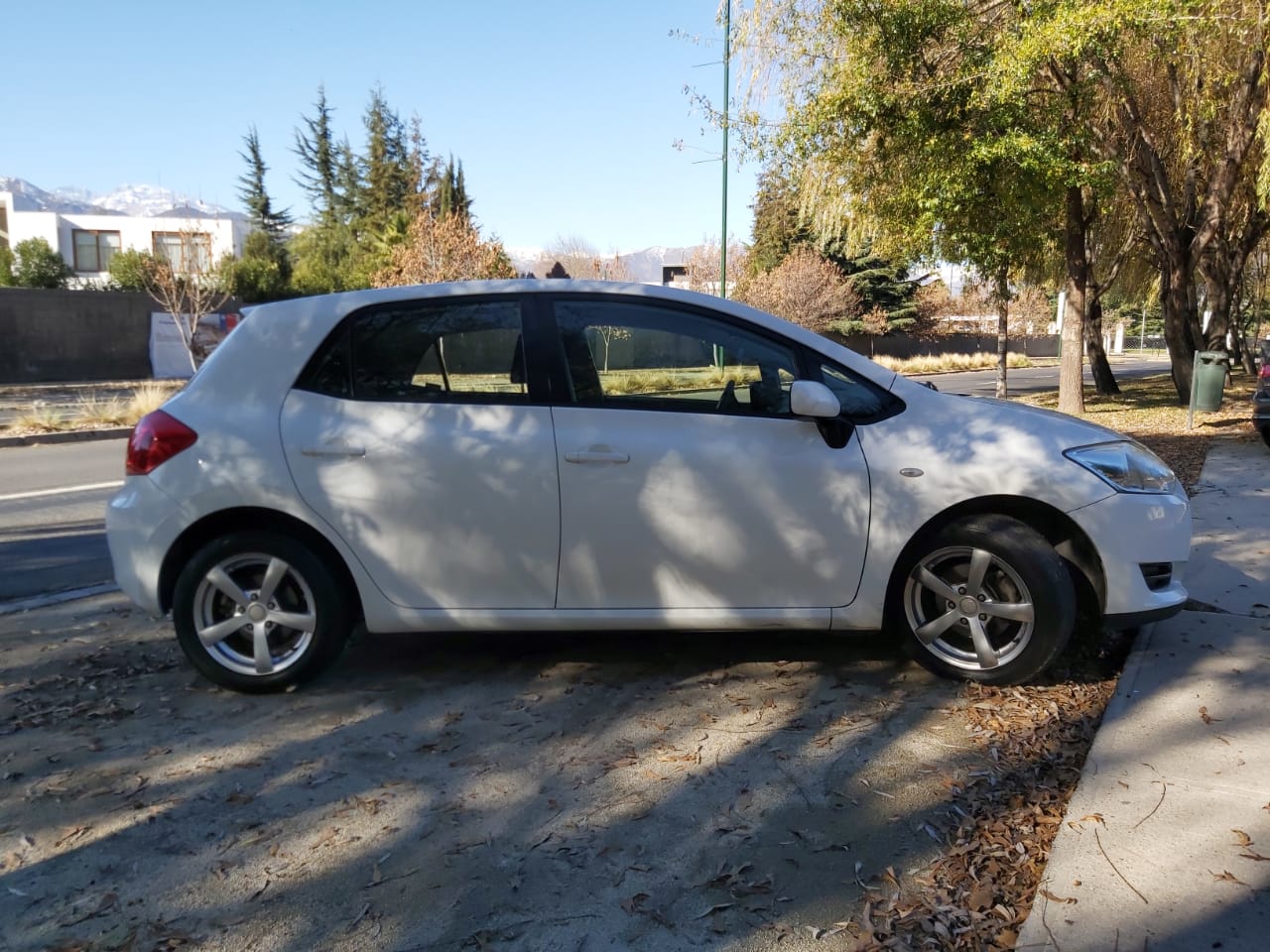 Toyota Auris 1.6 LEI CVT – CarBroker Chile